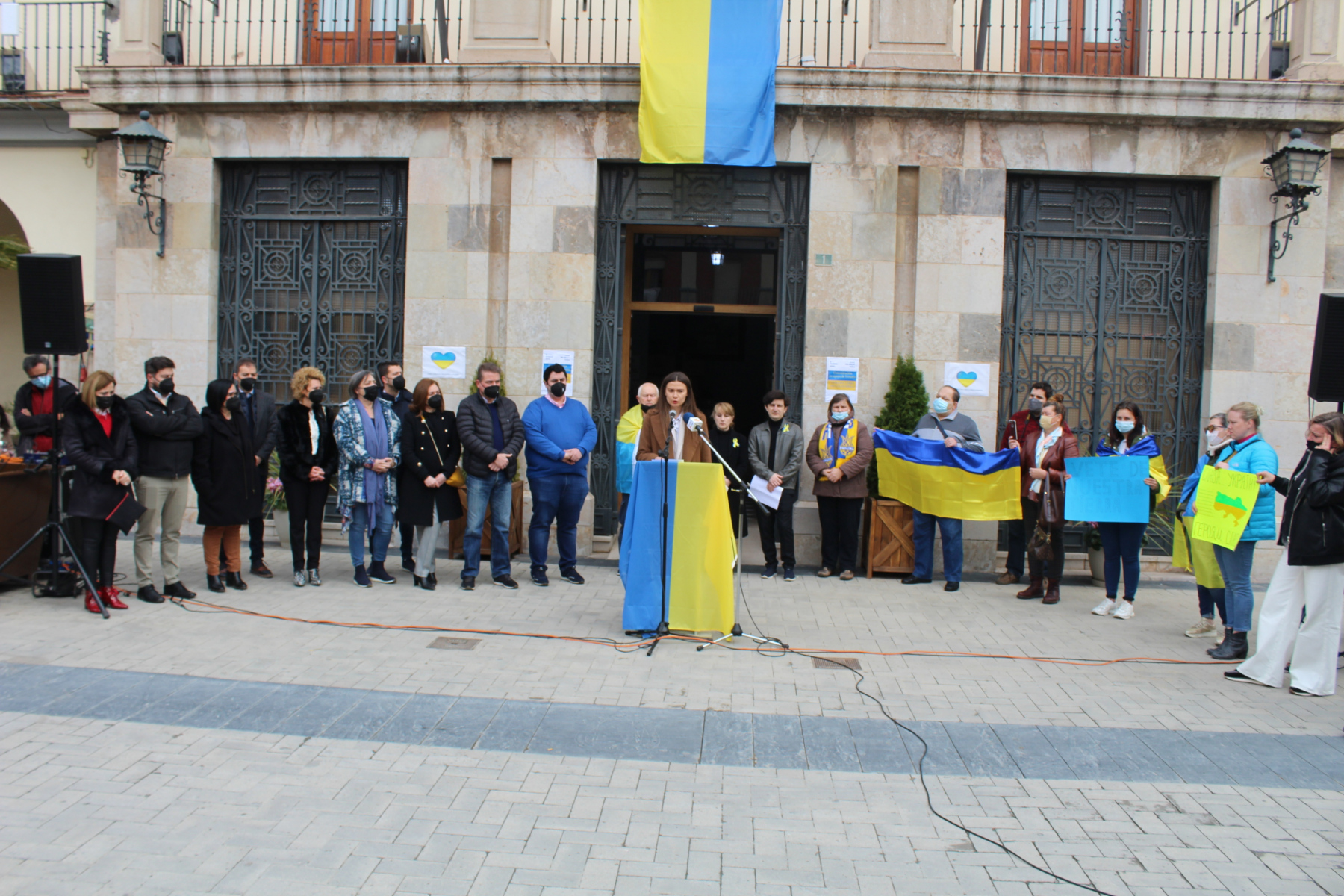 NULES DONA SUPORT AL POBLE UCRAÏNÈS