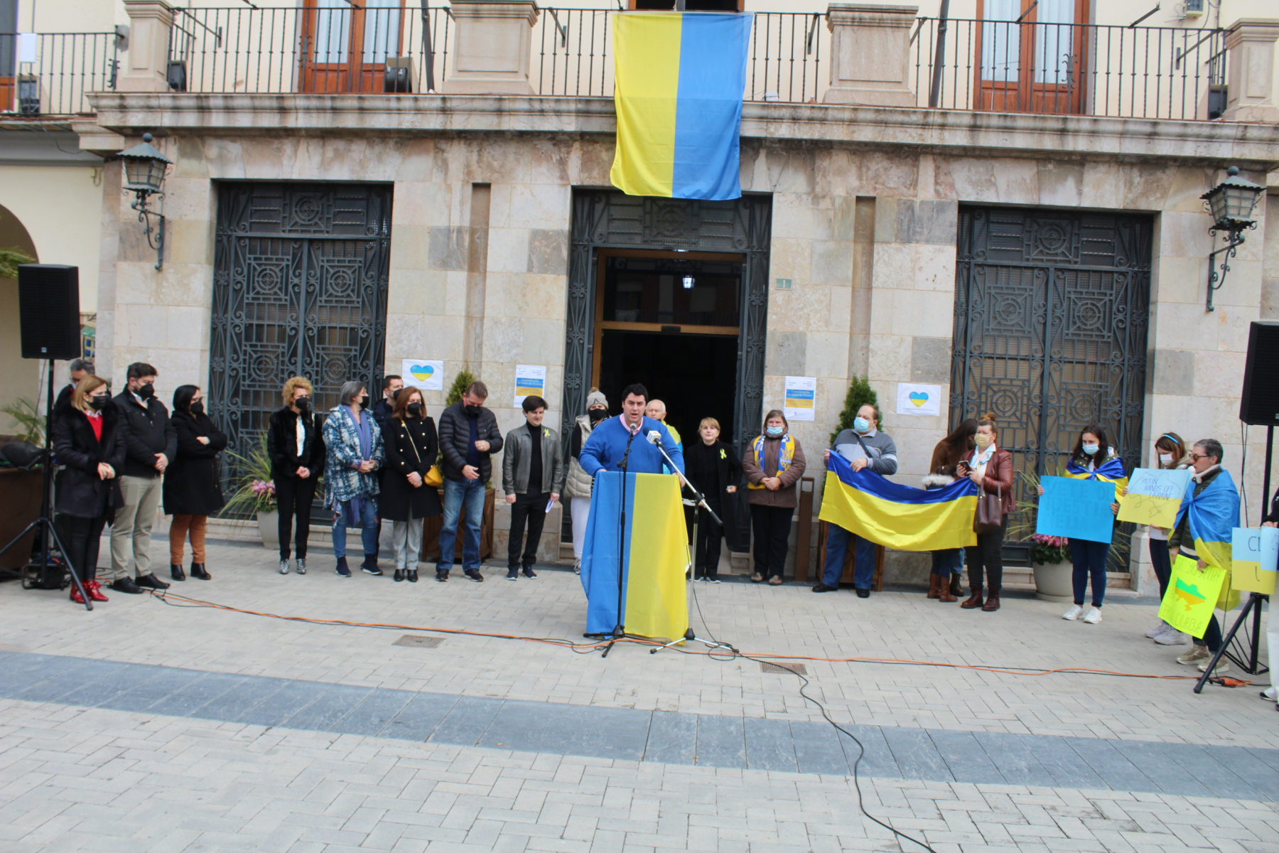 NULES DONA SUPORT AL POBLE UCRAÏNÈS