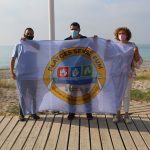 LA BANDERA PLAYAS SIN HUMO YA ONDEA EN LA PLAYA LES MARINES