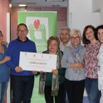 Nules dóna 900 euros a la Fundació de l’Hospital Provincial per al projecte “Apadrina una perruca”