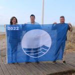 NULES HISSA LA SEUA BANDERA BLAVA A LA PLATJA DE LES MARINES