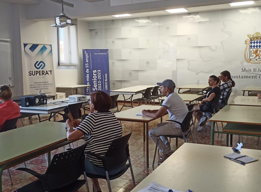 foto charla antena cameral
