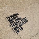 NULES PROMOCIONA EL VALENCIÀ PINTANT FRASES EN DIFERENTS PUNTS DE LES PLATGES