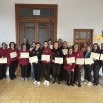 LAS ALUMNAS RECIBEN LOS DIPLOMAS DE FINALIZACIÓN DEL CURSO DE ALFABETIZACIÓN INFORMÁTICA