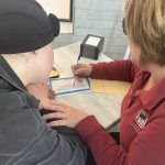 LES ALUMNES PARTICIPEN EN UN SCAPEROOM A L'ACTE DE CLOENDA DEL NIVELL 1 DEL CERTIFICAT DE PROFESSIONALITAT