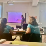 LES ALUMNES DE COMERÇ CONCLOUEN L'ENQUESTACIÓ AL COMERÇ I PREPAREN EL TREBALL DE CAMP