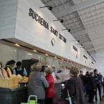 NULES TRAU A LICITACIÓ DOS CASETES DEL MERCAT MUNICIPAL