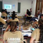 UNA ALUMNA EN PRÁCTICAS COLABORA EN LA IMPARTICIÓN DE LA UNIDAD FORMATIVA: APROVECHAMIENTO DE RECURSOS Y MANEJOS DEL SUELO ECOLÓGICO