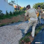 L'ADEQUACIÓ DEL SÒL PISABLE AMB TRENCADÍS CENTRA EL TREBALL PRÀCTIC AL LABERINT ECOLÒGIC