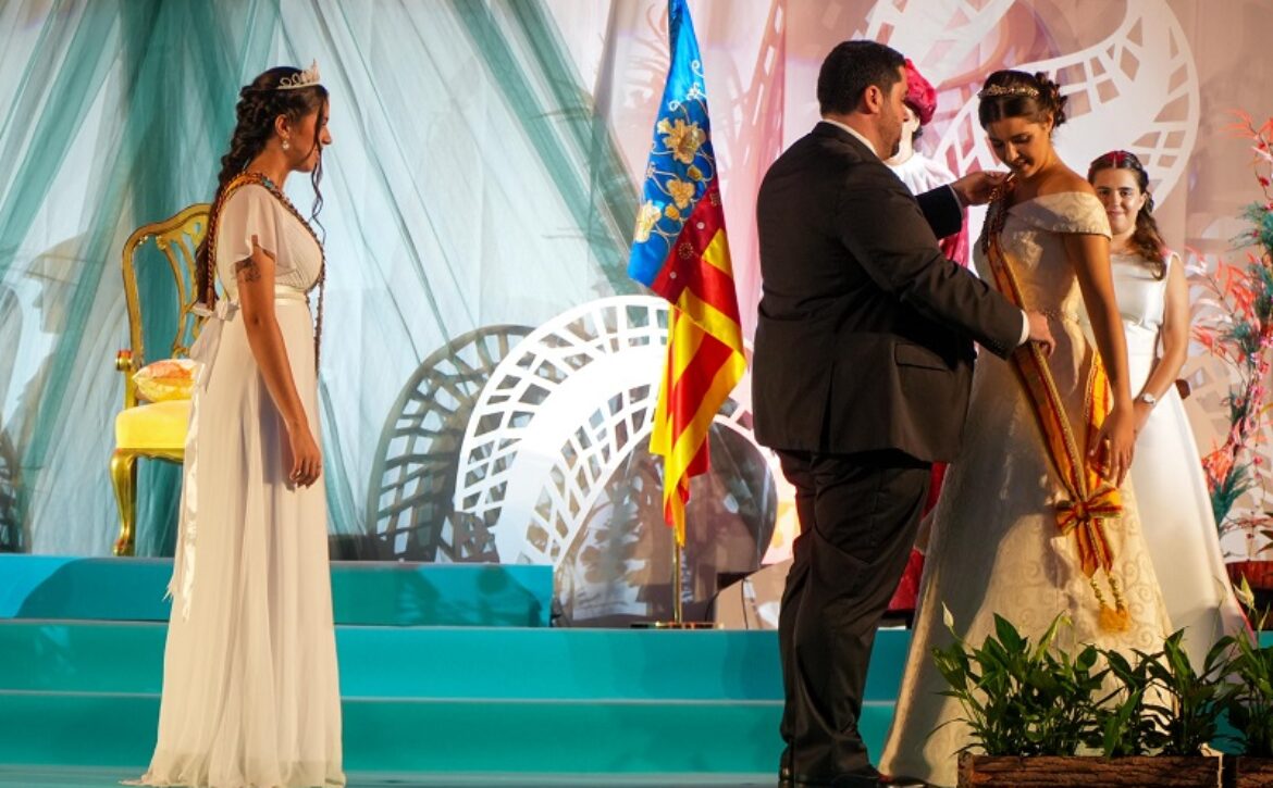 Laura_reina_fiestas