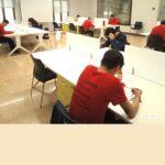 ELS ALUMNES D'ELECTRICITAT SUPEREN L'EXAMEN DE PREVENCIÓ DE RISCOS LABORALS QUE ELS PERMET INICIAR EL SEU TREBALL PRÀCTIC