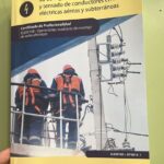 ELS ALUMNES D'ELECTRICITAT ADQUIREIXEN CONEIXEMENTS SOBRE OPERACIONS D'ESTÈS I TENSAT DE CONDUCTORS A XARXES ELÈCTRIQUES