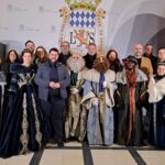 ELS REIS MAGS ARRIBEN A NULES DAVANT LA MIRADA D’IL·LUSIÓ DE CENTENARS DE XIQUETES I  DE XIQUETS