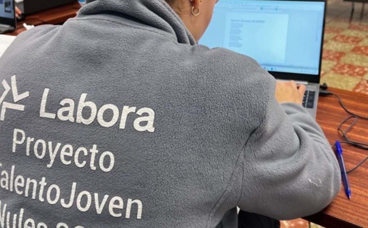 FOTO ALFABETIZACIÓN INFORMÁTICA OBRA